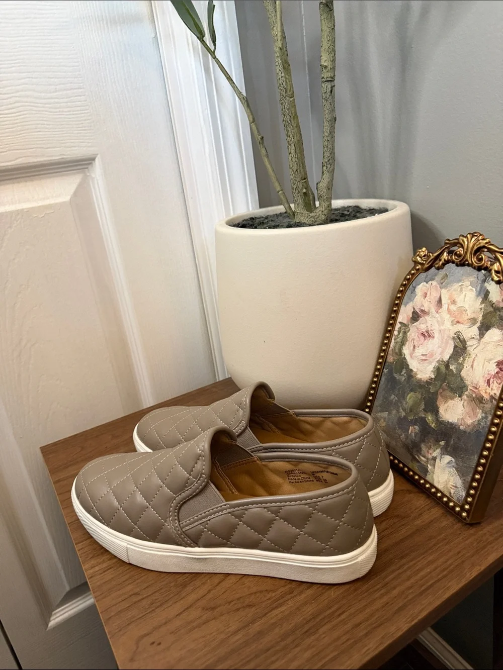 Mountain Sole Quilted Slip On Sneakers Taupe Gray Women’s Size 7